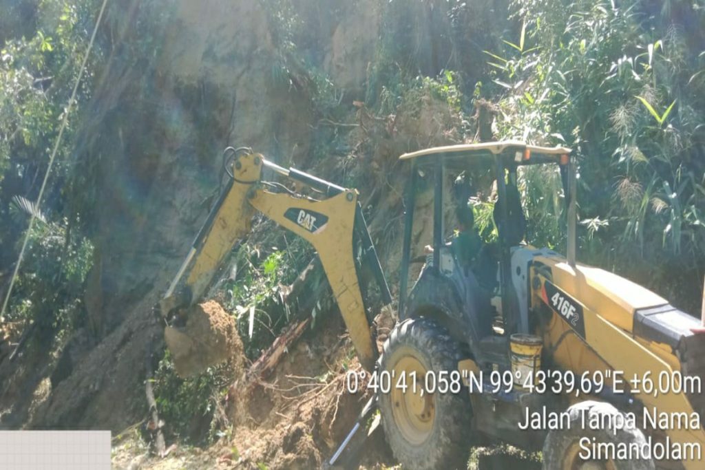 Potan Jalan Simandolam-Muara Potan Tertimbun Longsong Sudah Ditangani - MohgaNews